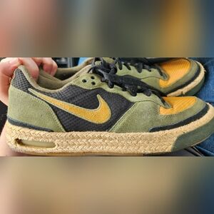 Almost Perfect* Condition RARE Men's NIKE Captivate 11.5